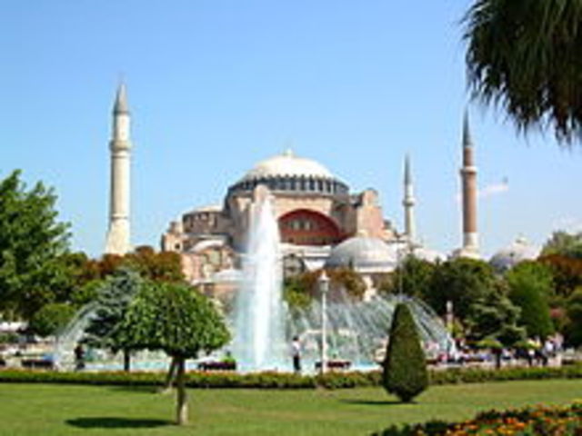 Justinian Builds the Church of Hagia Sophia 532-537