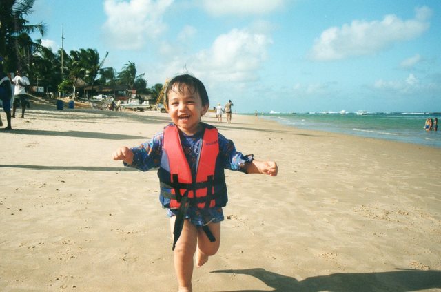 Liberdade de correr na areia da praia