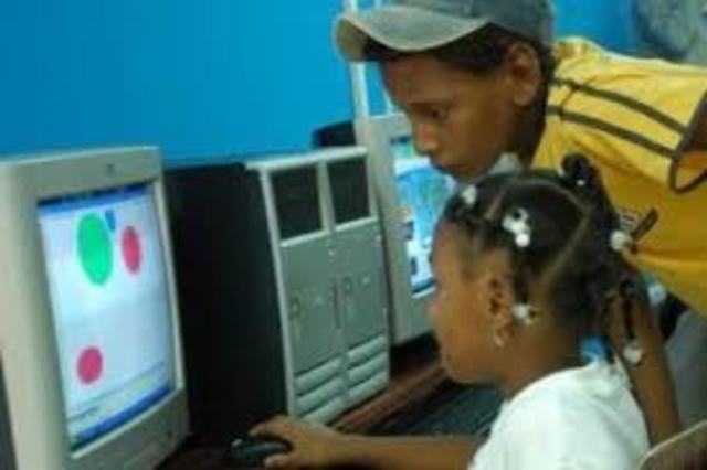 Demuestra habilidad para trabajar en grupo.