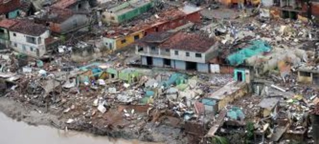 200 mil o total de mortos provocados pelo sismo e pelo tsunami.