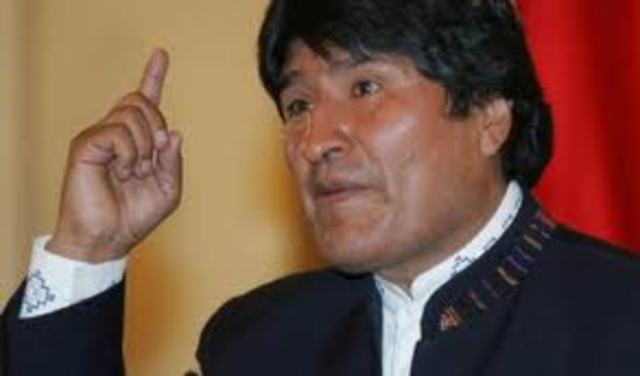 Evo Morales assume a presidência da Bolívia