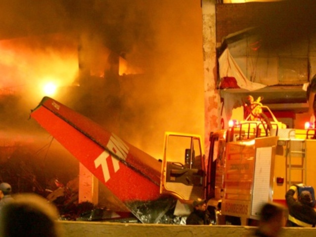 Maior tragédia aérea do Brasil deixa 199 mortos