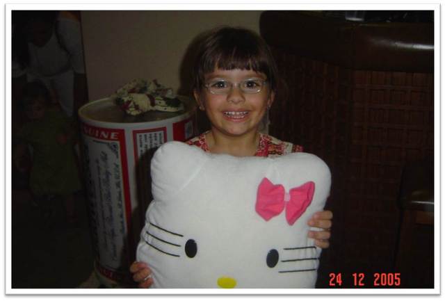 No Natal com minha almofada da Hello Kity.