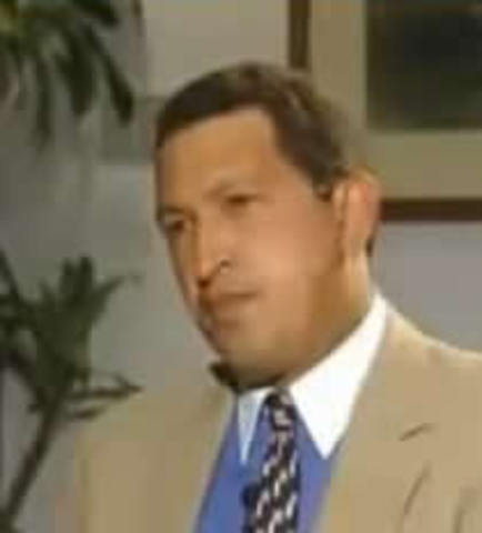 Hugo Chávez gana por primera vez las elecciones presidenciales en Venezuela