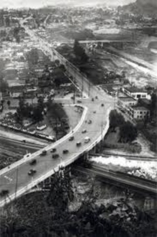 Ray Bradbury moves to LA