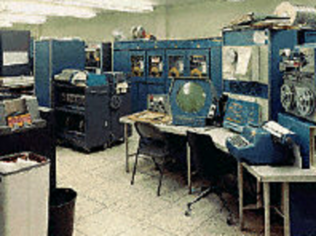 The precursor to the minicomputer, DEC´s PDP-1 sold for $120,000.