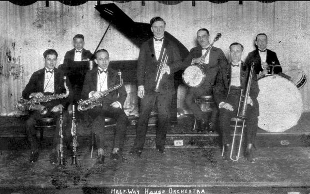 Las dos bandas que luego aparesieron