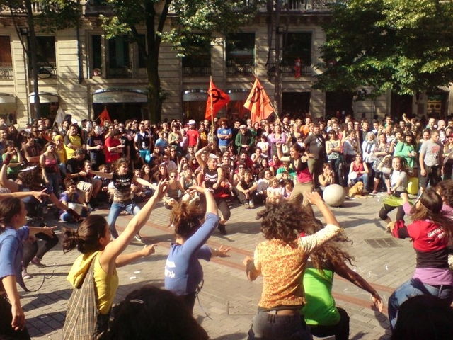 Bailar la Calle/Kaleak dantzatu.