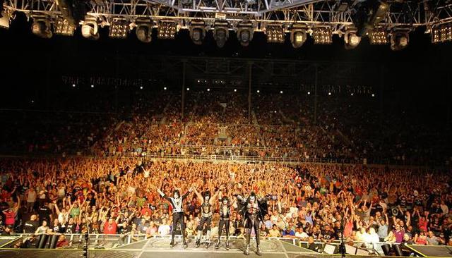 KISS performs at minnesota