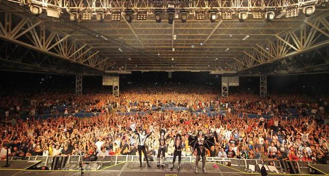 KISS performs in missouri