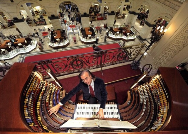 assistant organist at court