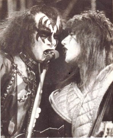 kiss in summit houston,tx