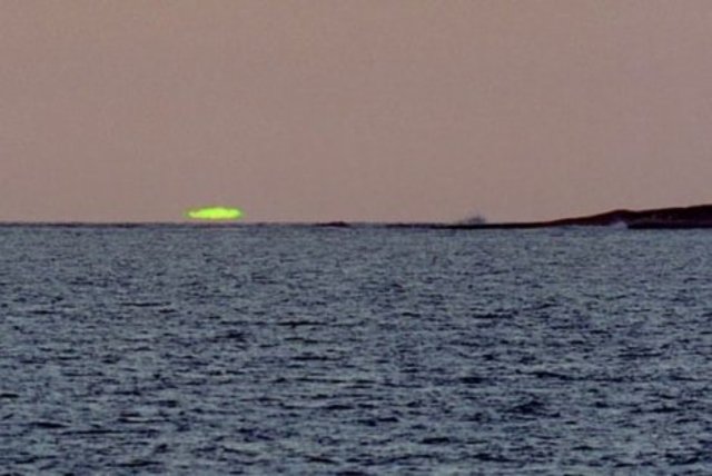 Зеленый луч