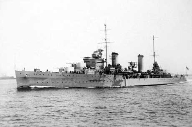 HMAS Sydney sinks a German cruiser