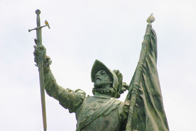 Balboa crosses the Isthmus of Panama and discovers the Pacific Ocean