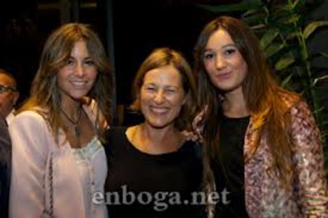 DISEÑADORA  ADRIANA TORO