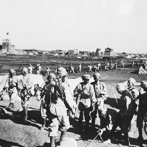 British and Free French troops occupy Syria.