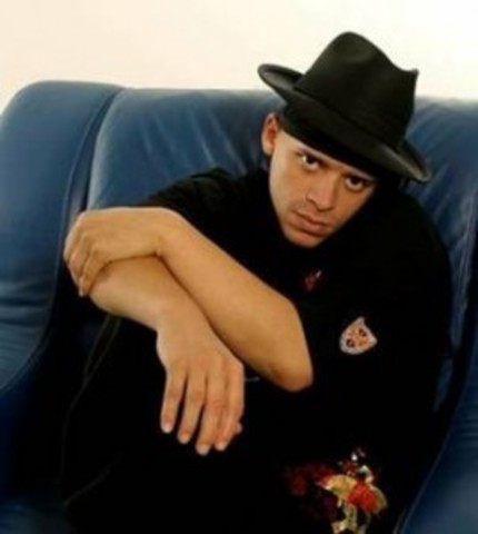 El primero que canto algo asi como Reggaeton