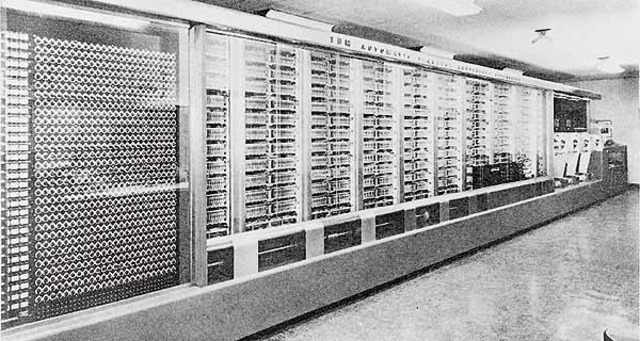Howard Aiken & Grace HopperHarvard Mark I Computer