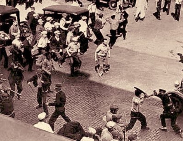 Fighting between Hindus and Muslims