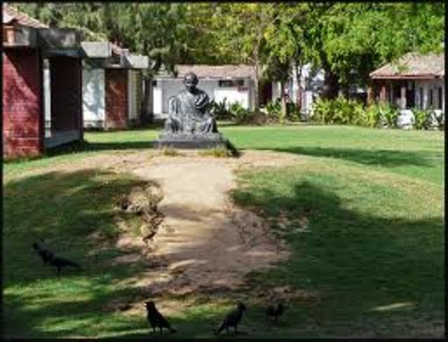 Gandhi Founds Satyagraha ashram