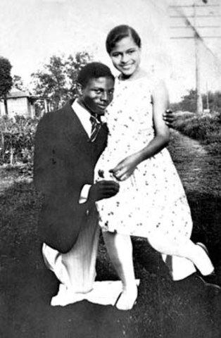 Rosa marries Raymond Parks