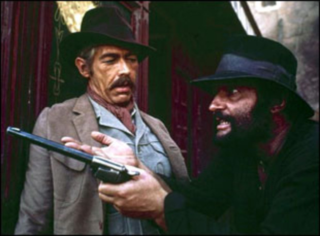 ha diretto un pugno di dinamite