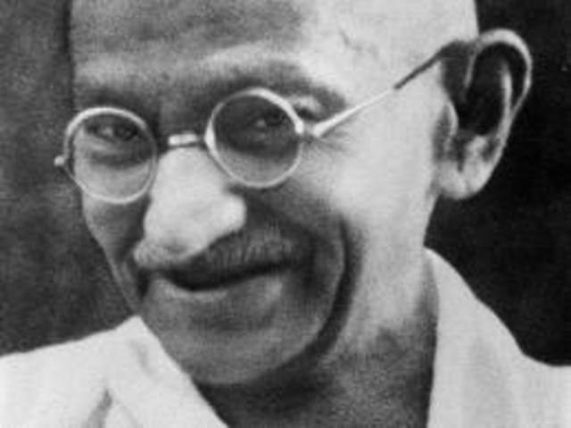 Gandhi calls for a period of non-cooperation across India.&nbsp;