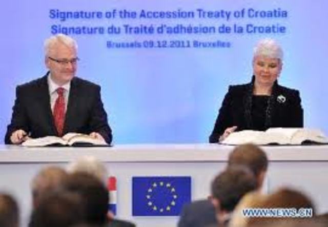 Croatia signs treaty