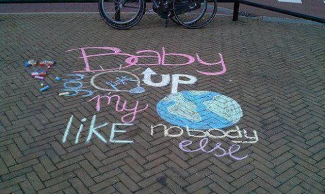 Oscar and NIa get into a chalk fight.