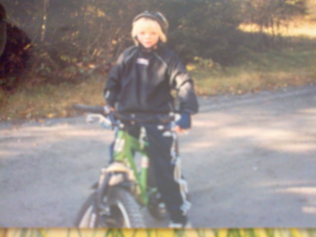 Thomas is biking with his BMX in Norway, hønefoss