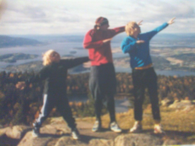 Thomas and Frank (oldest brother) and Jostein are posing on top of Gyrihaugen in Norway, Hønefoss