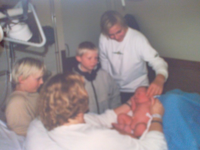 Thomas came to earth in Sødertelje Sykehus infront of Jostein Håvard (youngest-oldest brother) Frank and Line (his mom)
