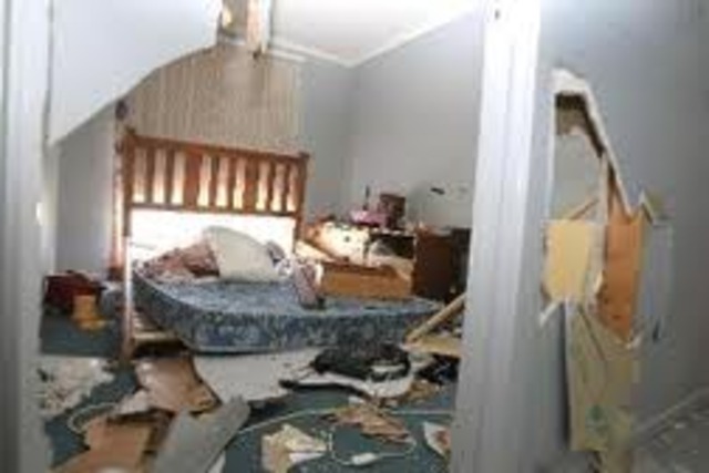 clary goes home to find her home trashed and mom gone