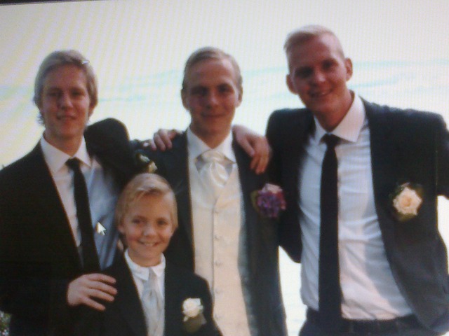 Thomas and his 3 brothers are posing infront of Mjøsa on Frank's (in the middle) wedding in Norway, Kapp