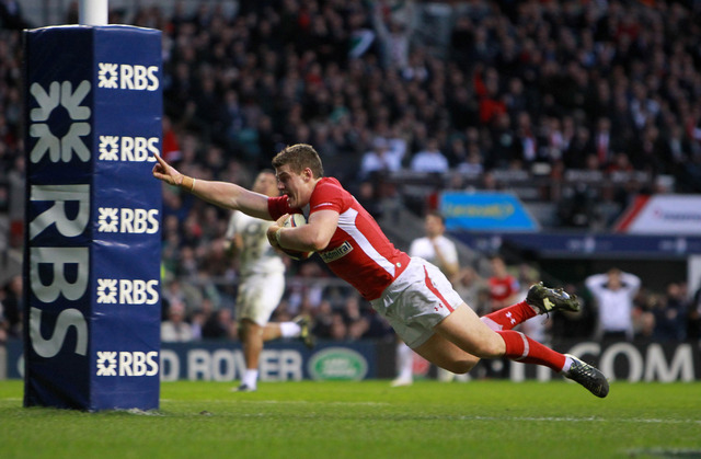 Twickenham win secures Triple Crown for Wales