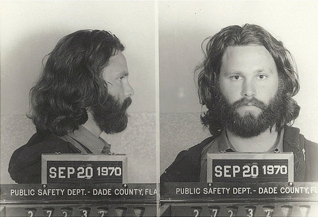 Jim Morrison est inculpé