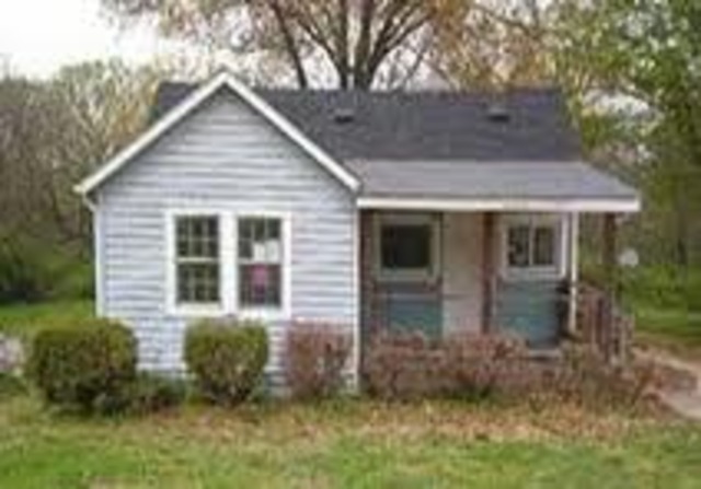 Jews are relocated to Jewish houses.