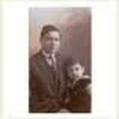 Timeline: Sus primeros diez años los pasa al lado de sus padres, pero cuando Luna Nahum, su madre, muere en 1931, Edgar pasa a ser criado por su padre y Corinne Beressi, su tía materna. Esta pérdida tiene un fuerte impacto en su infancia que dejará huellas indelebl