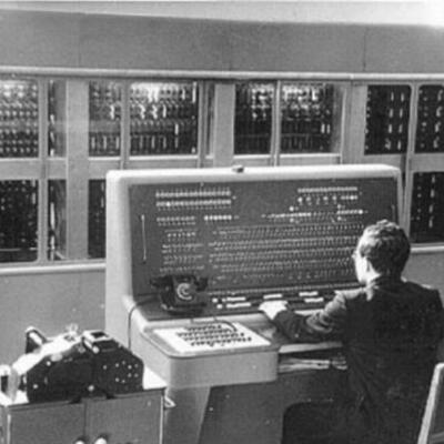 Timeline: ИСТОРИЯ РАЗВИТИЯ ЭВМ