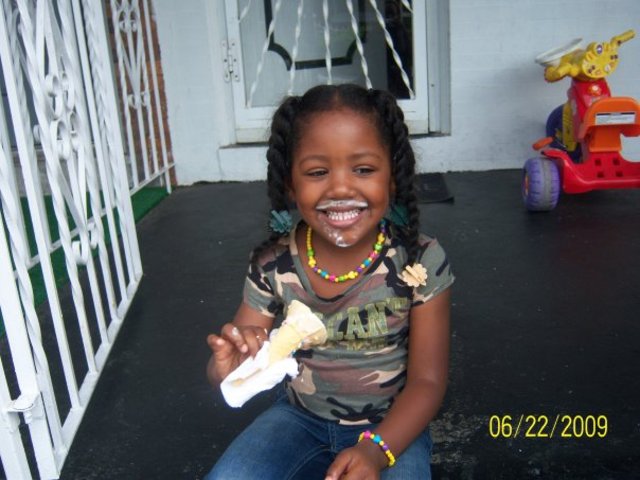 I GOT MY FIRST NIECE !!!!