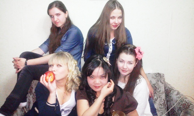 немного пьяные...=)) но все же красавицы....