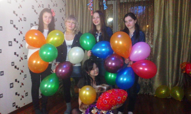 мы девочки воздушные...мы любим помечтать....(и конечно же сами себе осуществляем мечты)