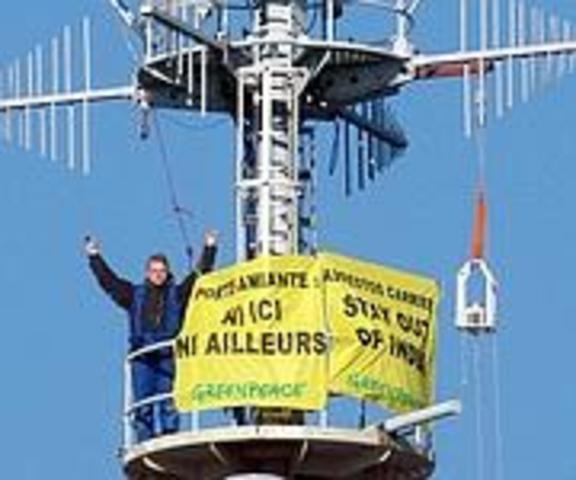 Le gouvernement français renonce à faire démanteler le Clémenceau en Inde.