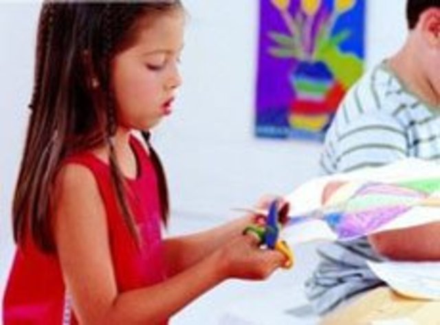 ¡¡ APRENDO A USAR LAS TIJERAS !!