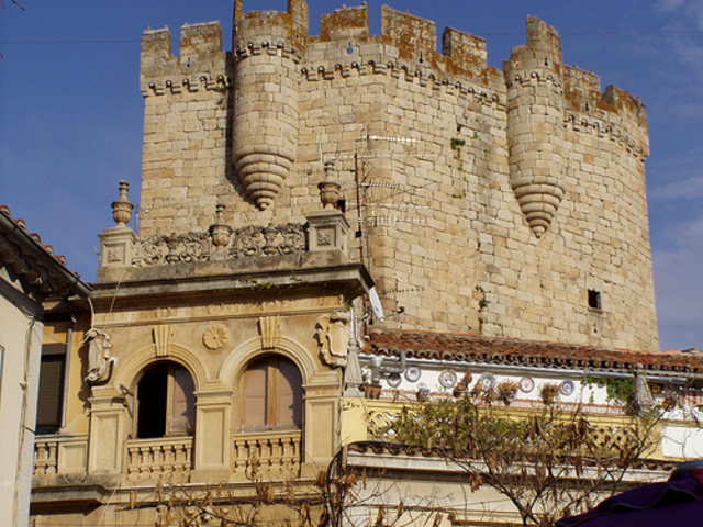 Se  construye la Catedral nueva de Plasencia(al lado de la Iglesia de Santa María)