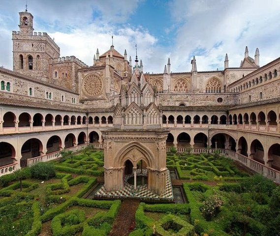 Se empieza a construir el Monasterio de Guadalupe(arte mudéjar)