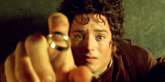 Sinopsis desde la creación de los Anillos, hasta la corrupción de Isildur