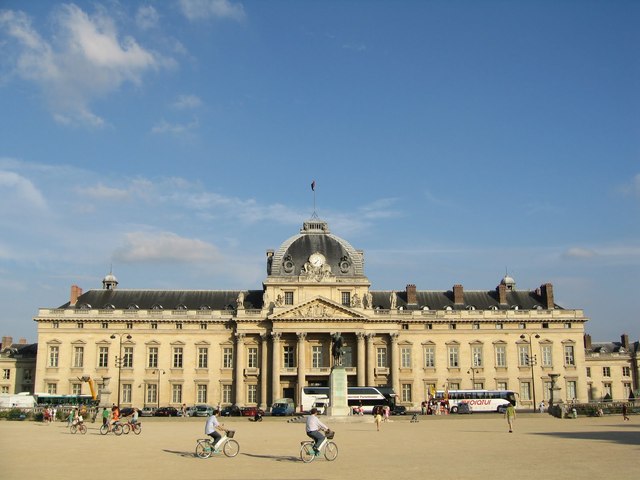 elite École Militaire in Paris