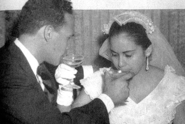 Maria Teresa & Leandro get married.